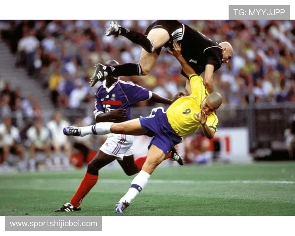 回顾世界杯冠军与亚军的精彩瞬间，揭秘足球史上的经典对决与传奇球队